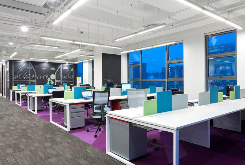 福冠辦公家具十五多年來，我們不止做好辦公家具，更專注于所有客戶辦公空間的解決方案。